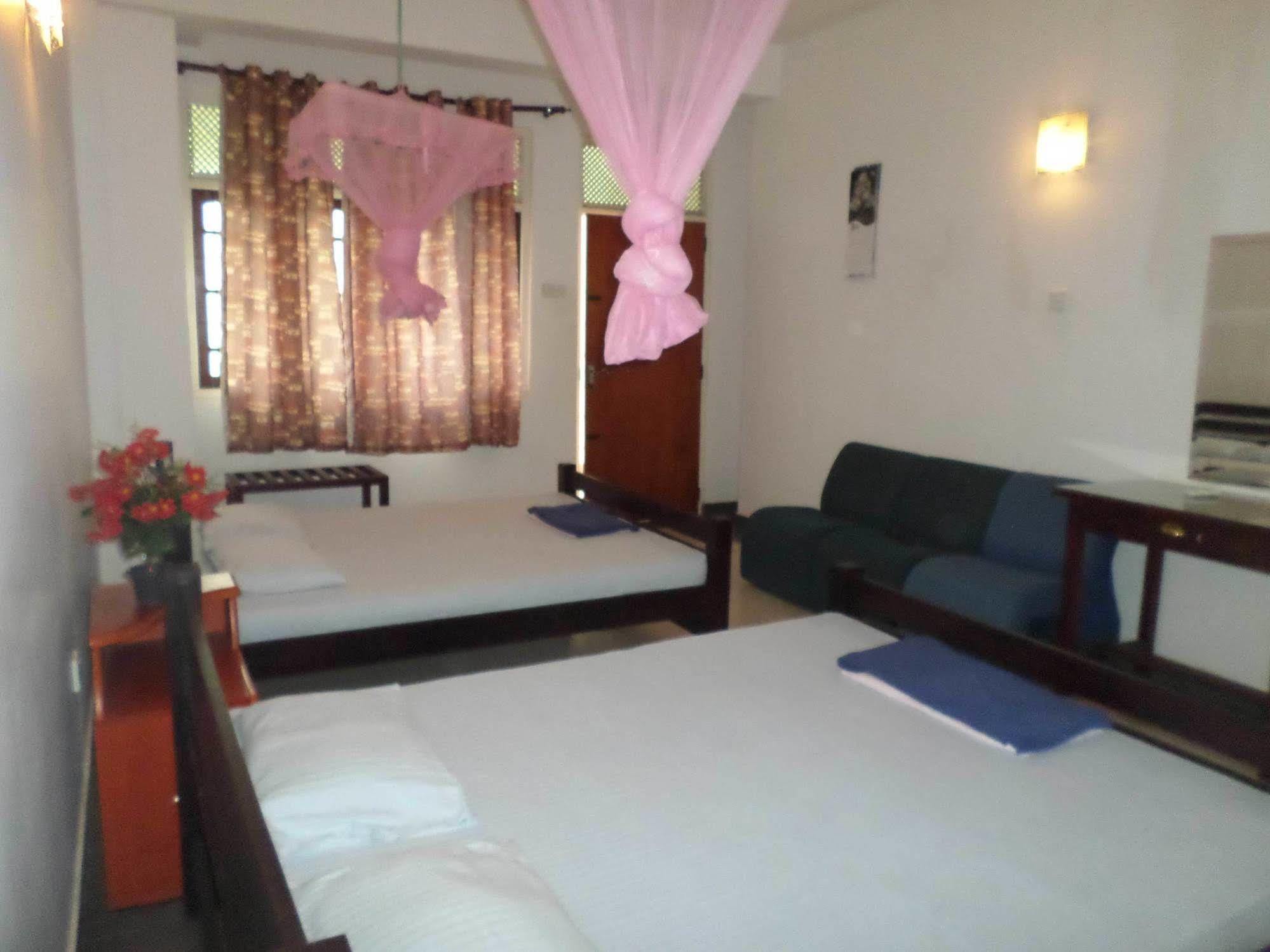 Hotel Senora กตรคาม ภายนอก รูปภาพ