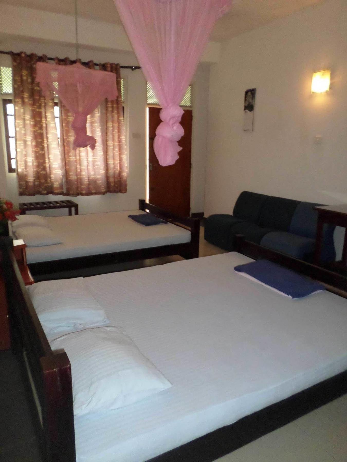 Hotel Senora กตรคาม ภายนอก รูปภาพ