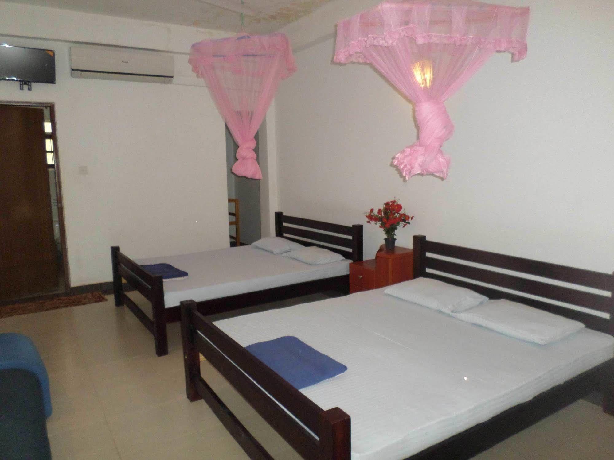 Hotel Senora กตรคาม ภายนอก รูปภาพ