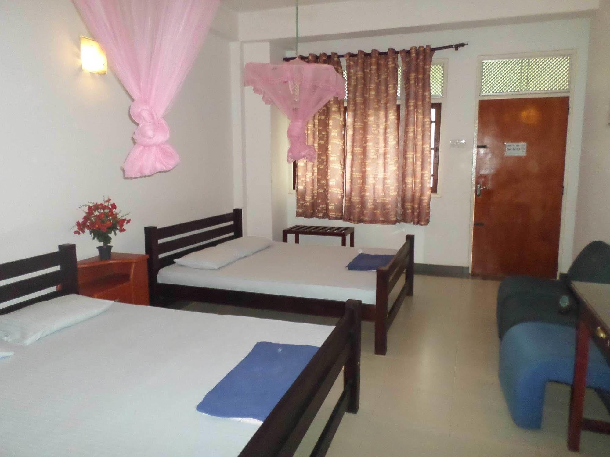 Hotel Senora กตรคาม ภายนอก รูปภาพ