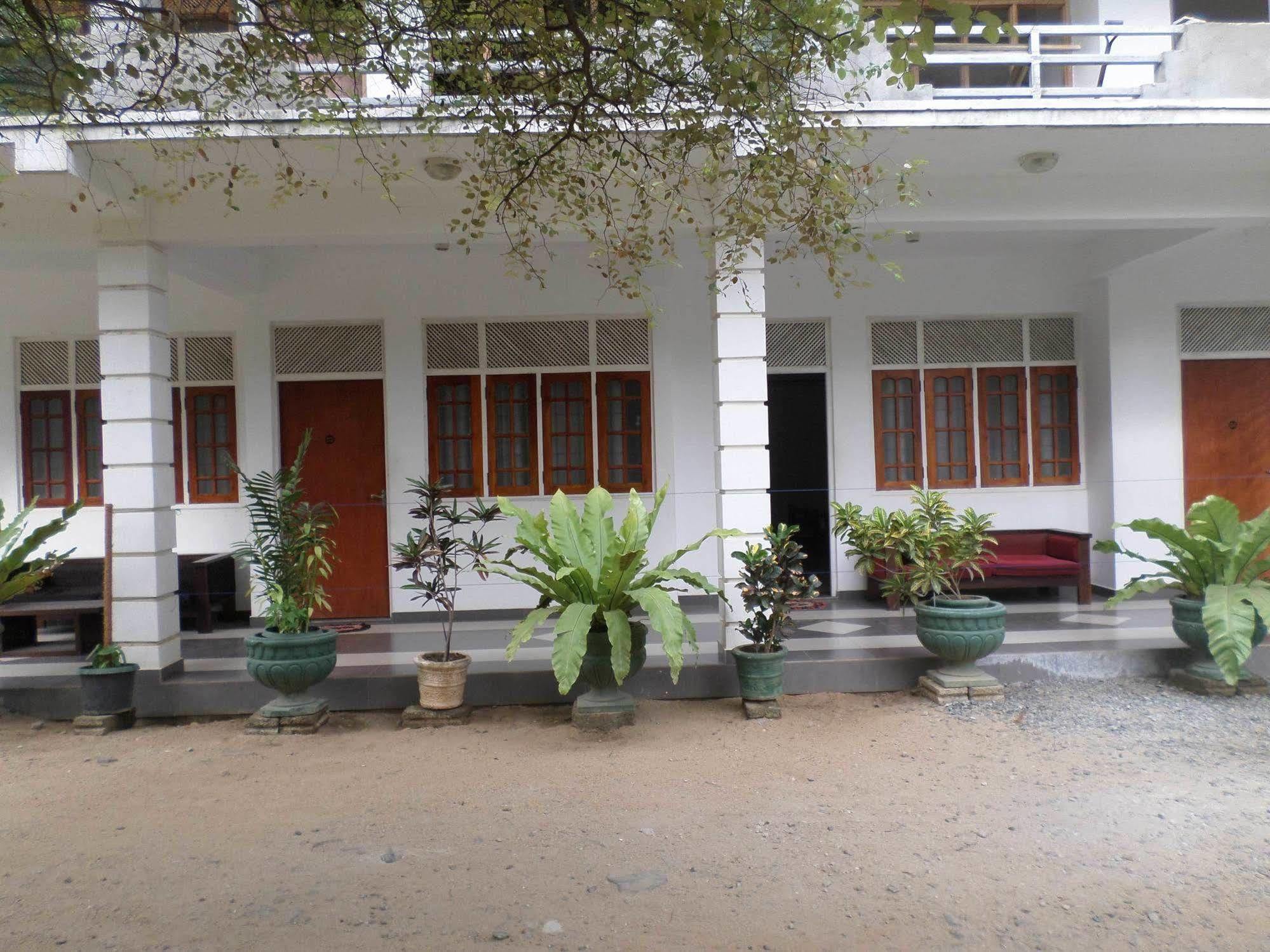 Hotel Senora กตรคาม ภายนอก รูปภาพ