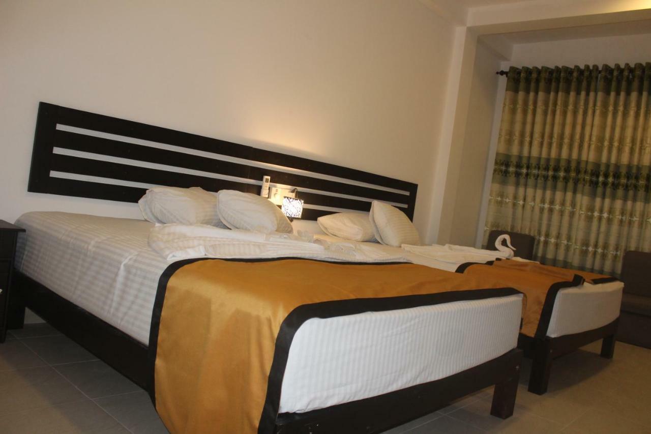 Hotel Senora กตรคาม ภายนอก รูปภาพ