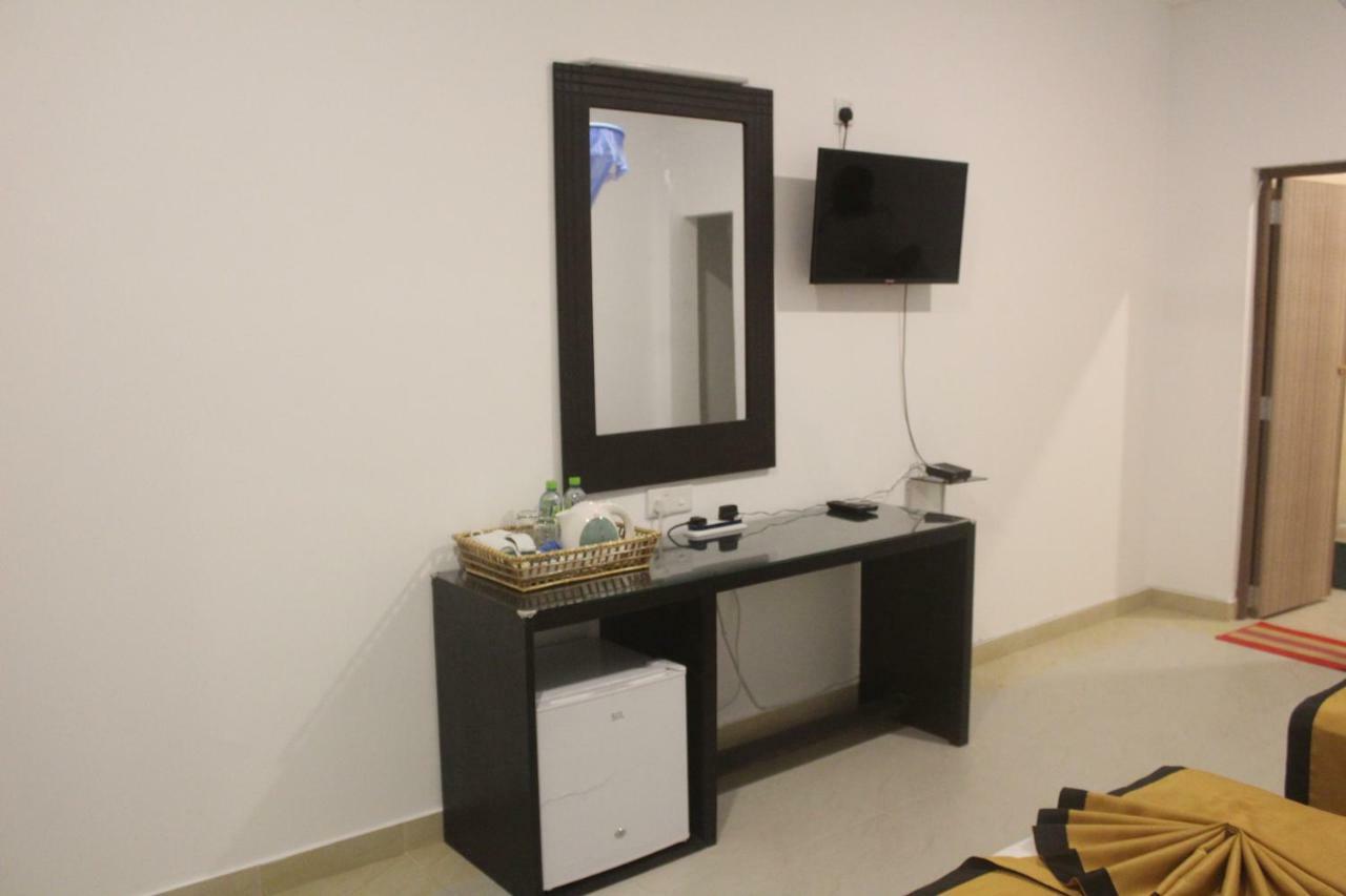Hotel Senora กตรคาม ภายนอก รูปภาพ