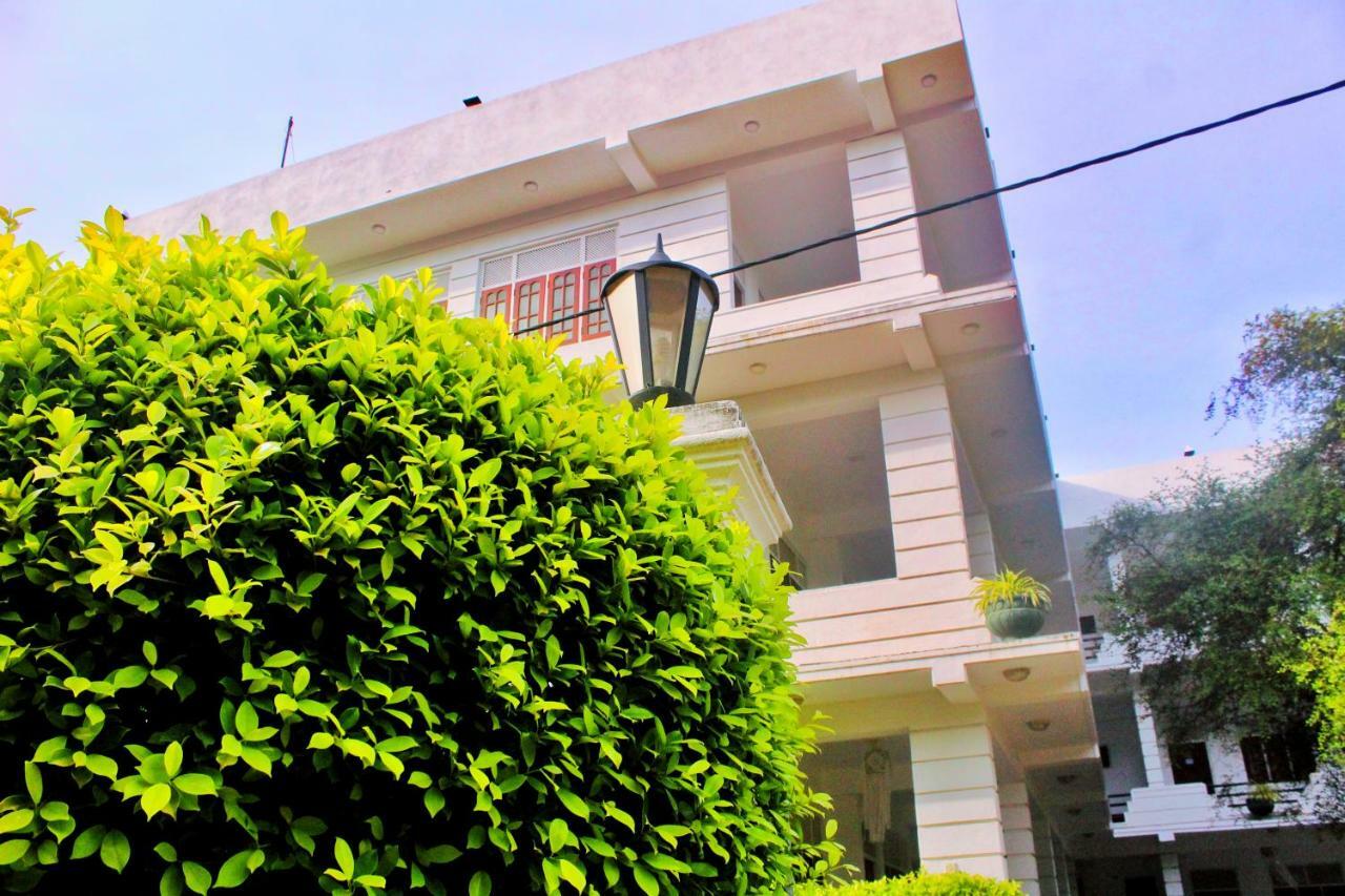 Hotel Senora กตรคาม ภายนอก รูปภาพ