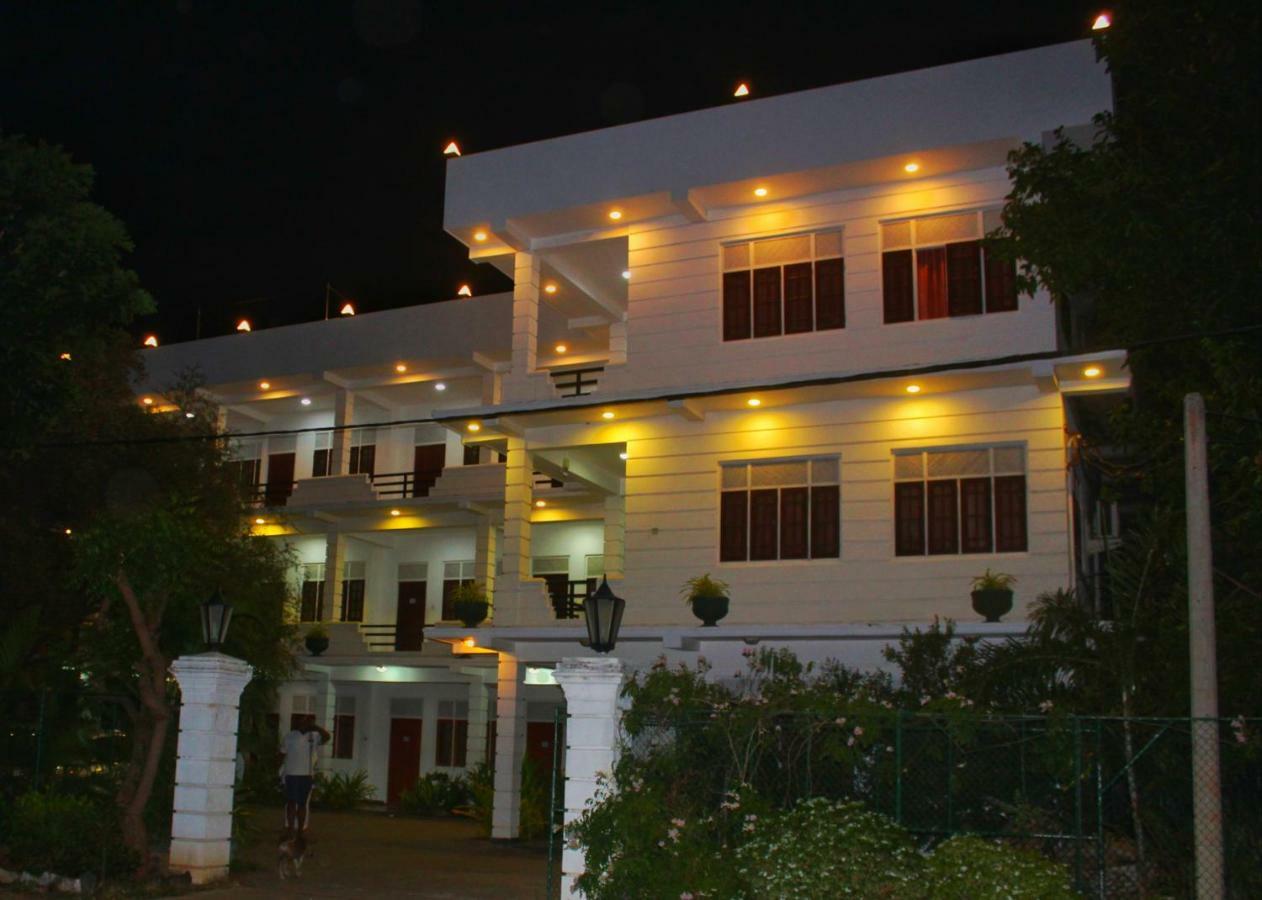 Hotel Senora กตรคาม ภายนอก รูปภาพ