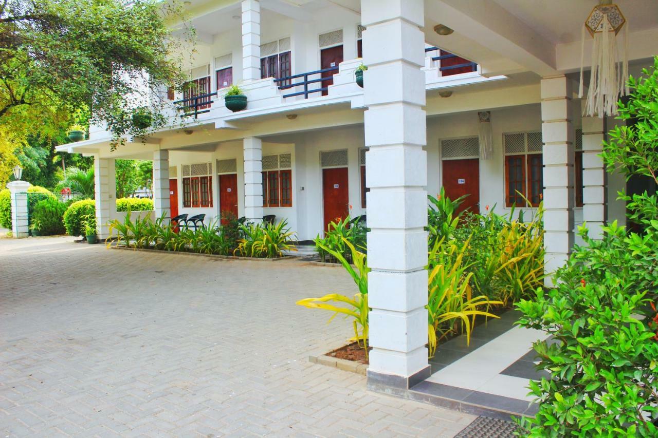 Hotel Senora กตรคาม ภายนอก รูปภาพ
